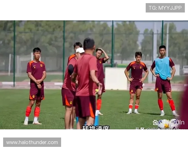 U17国少依合散:面对对方高压逼抢选择长传战术应对 U17国少依合散:面对对方高压逼抢选择长传战术应对