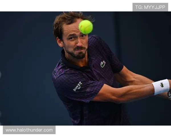 梅德韦杰夫强势横扫晋级八强 阿利亚西姆上演惊险逆转挺进下一轮 梅德韦杰夫强势横扫晋级八强 阿利亚西姆上演惊险逆转挺进下一轮